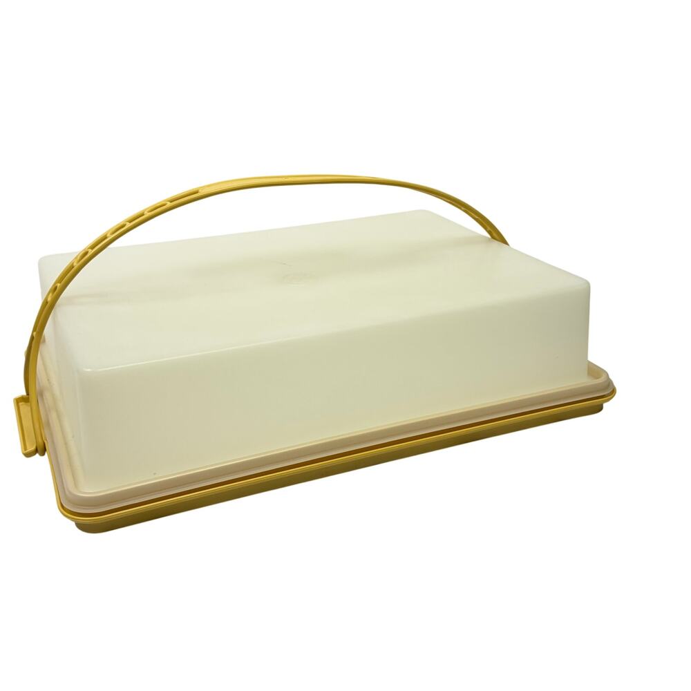 VTG Tupperware harvest gold rectangle cake carrier with handle. 622, 623, 624